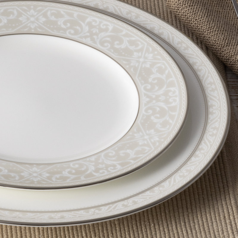 Ensemble de 4 assiettes à salade de 8 1/2 po Noritake Montvale Platinum