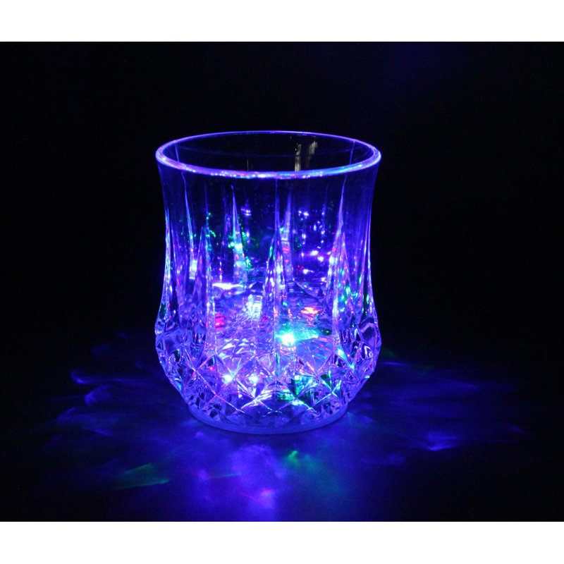 Verre lumineux avec verre à whisky clignotant
