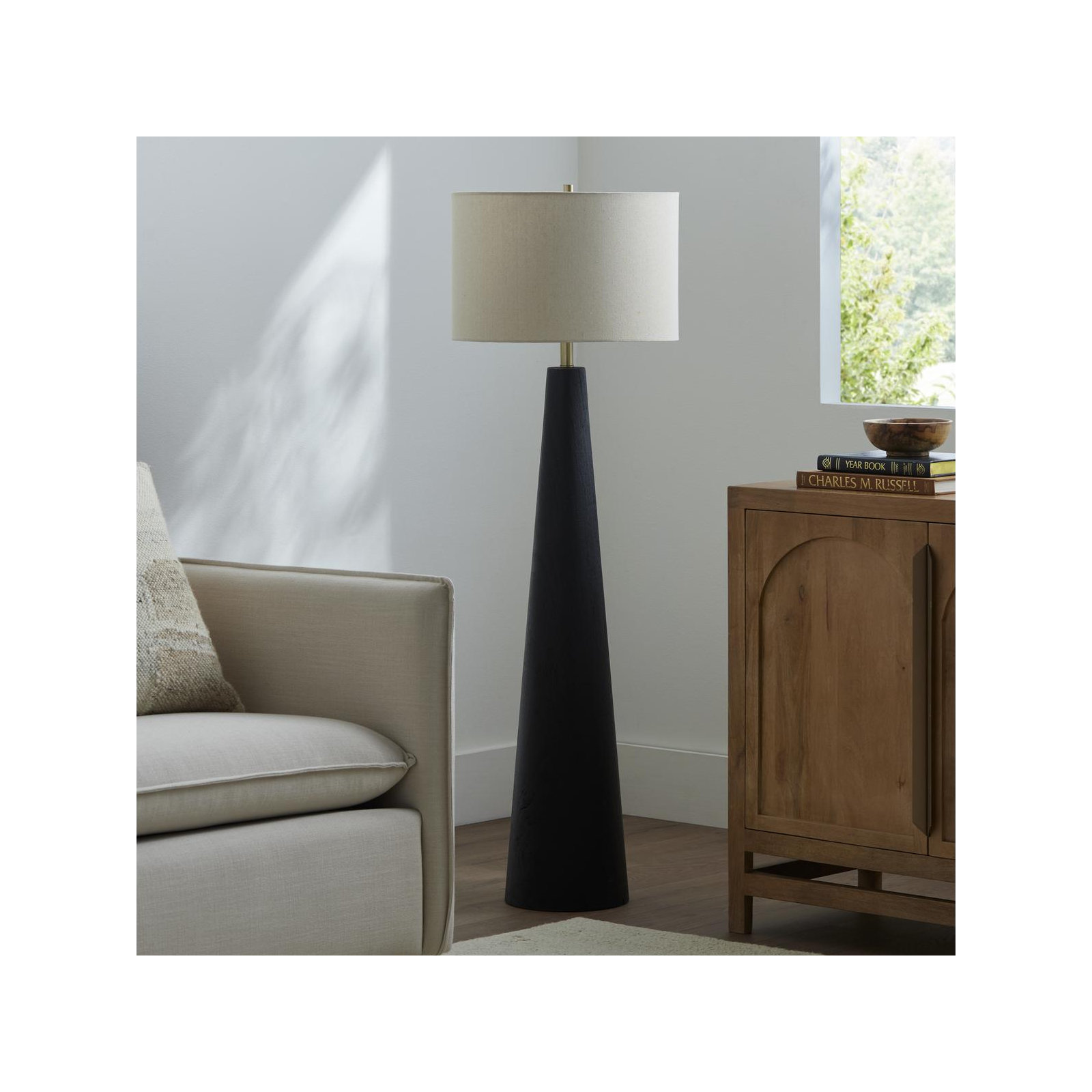 Vaila Floor Lamp, Black