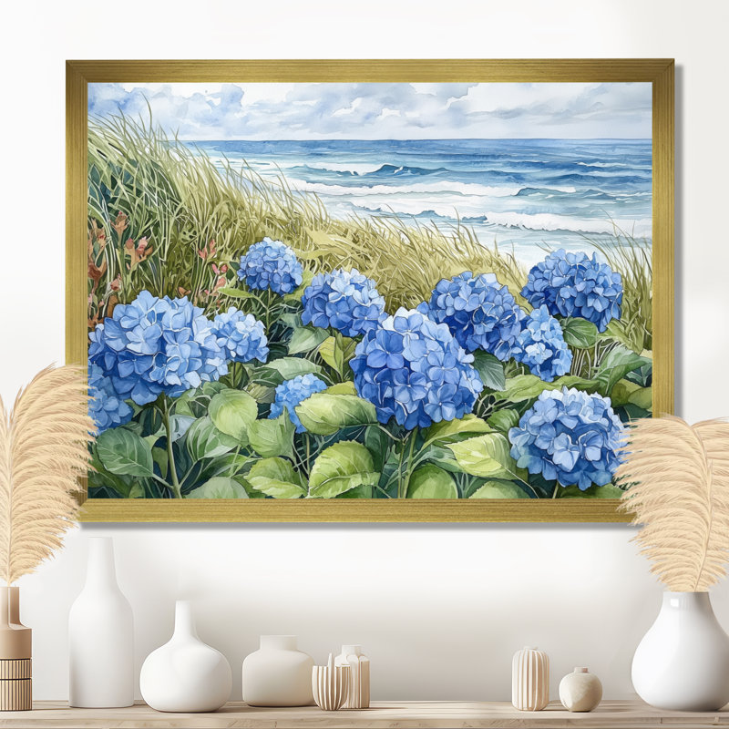 Hortensias dans le jardin côtier III - art mural d'hortensias pour le salon, H 12 po x l 20 po, Cadre flottant, Doré