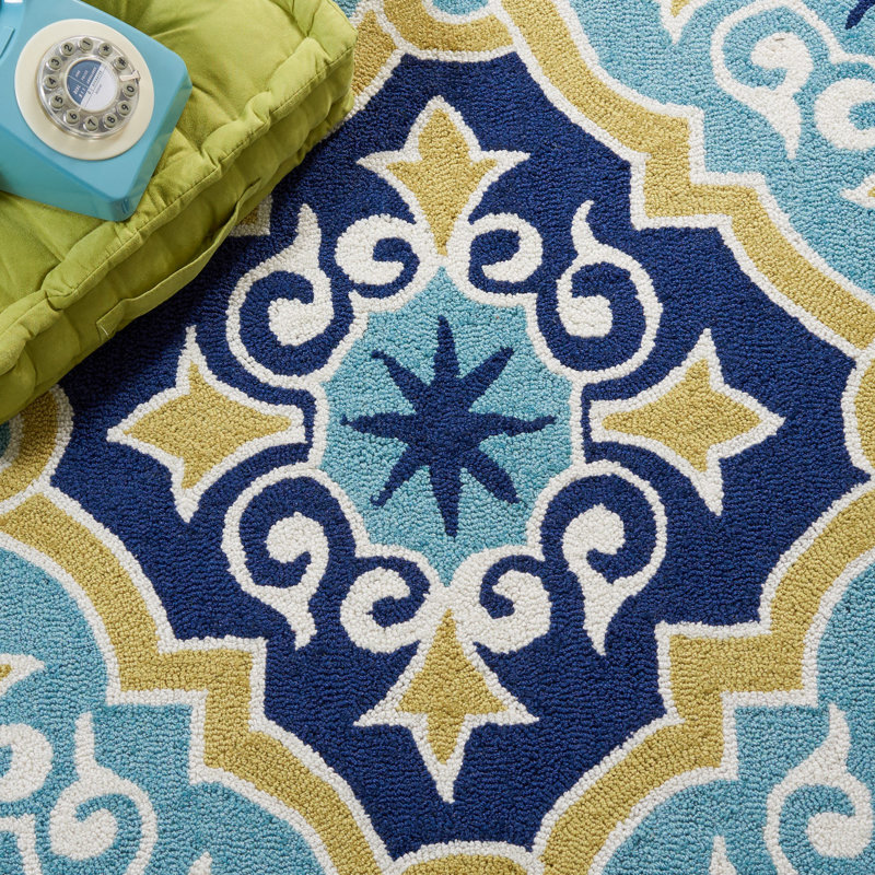 Tapis d'intérieur / extérieur bleu / beige crocheté à la main Daina Geoemtric, Rectangle 3 pi 6 po x 5 pi 6 po