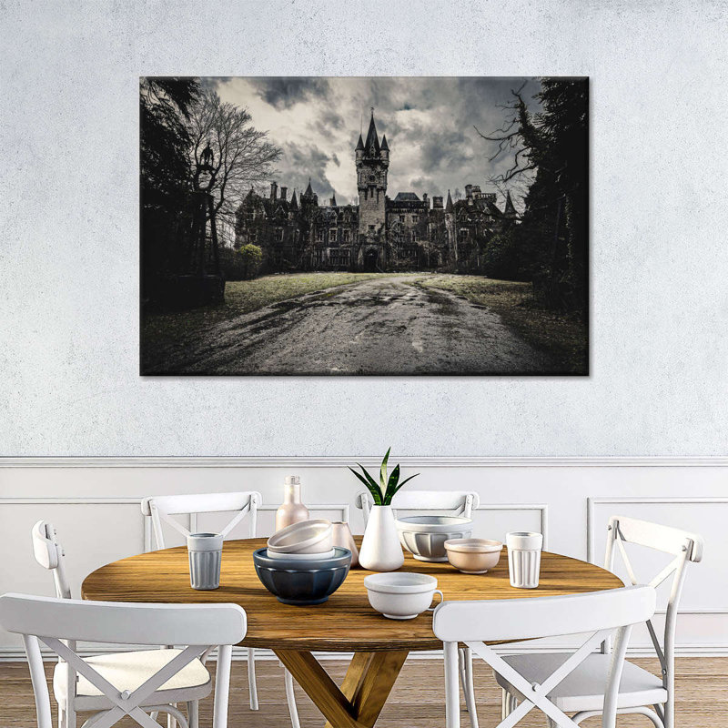«Haunted Castle», reproduction sur toile, H 24 po x l 36 po x P 1,25 po
