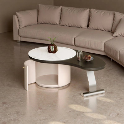 Conception unique de table basse de forme irrégulière
