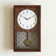Horloge murale vintage en bois massif brun foncé avec devant en treillis Vintage