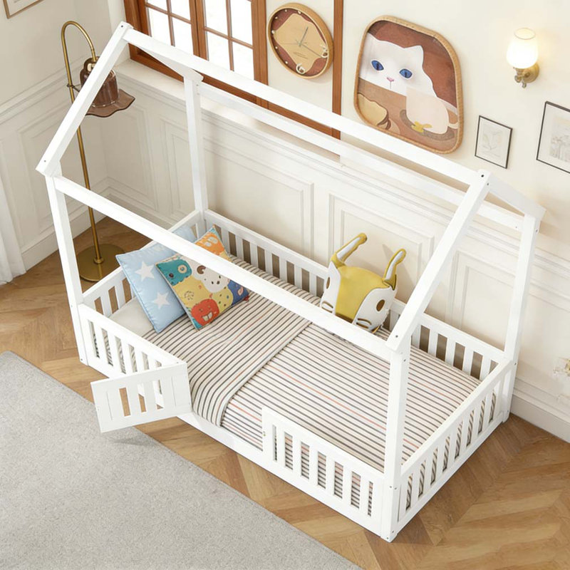 Lit simple en bois avec clôture