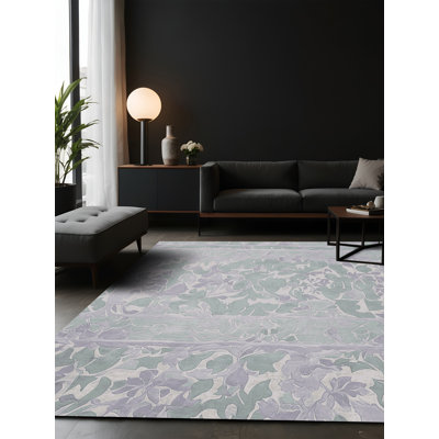 Tapis gris soyeux et moelleux