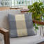 Coussin à carreaux carrés-897232895