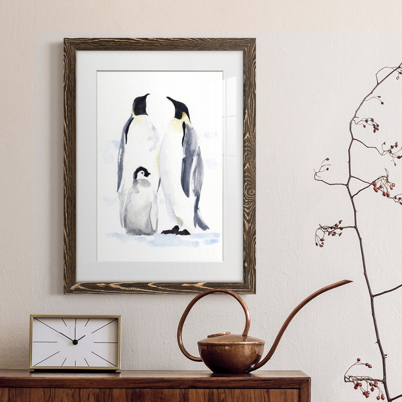 Emperor Penguins II encadré mat - prêt à accrocher, Encadré de bois de noyer, H 43,5 po x l 31,5 po x P 1 po
