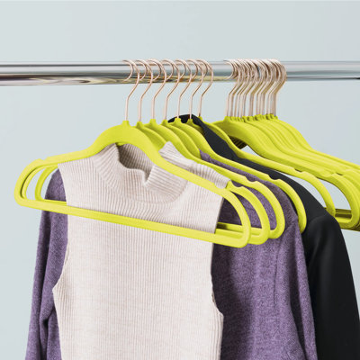 Cintre standard en plastique antidérapant pour robe / chandail / chandail