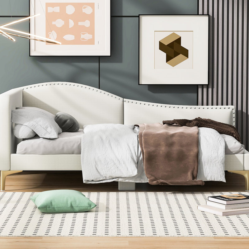 Lit de jour simple revêtu de tissu d'ameublement beige, sommeil confortable, polyvalent avec housse en lin, confortable, look chic