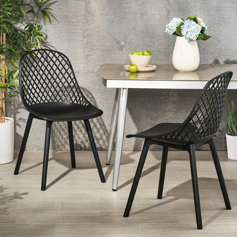 Fauteuil moderne d'extérieur Lily en polypropylène noir avec matériau et base, 33,63 po Hauteur, poids de 9,53 lb à l'extérieur - caractéristique de conception élégante, hauteur