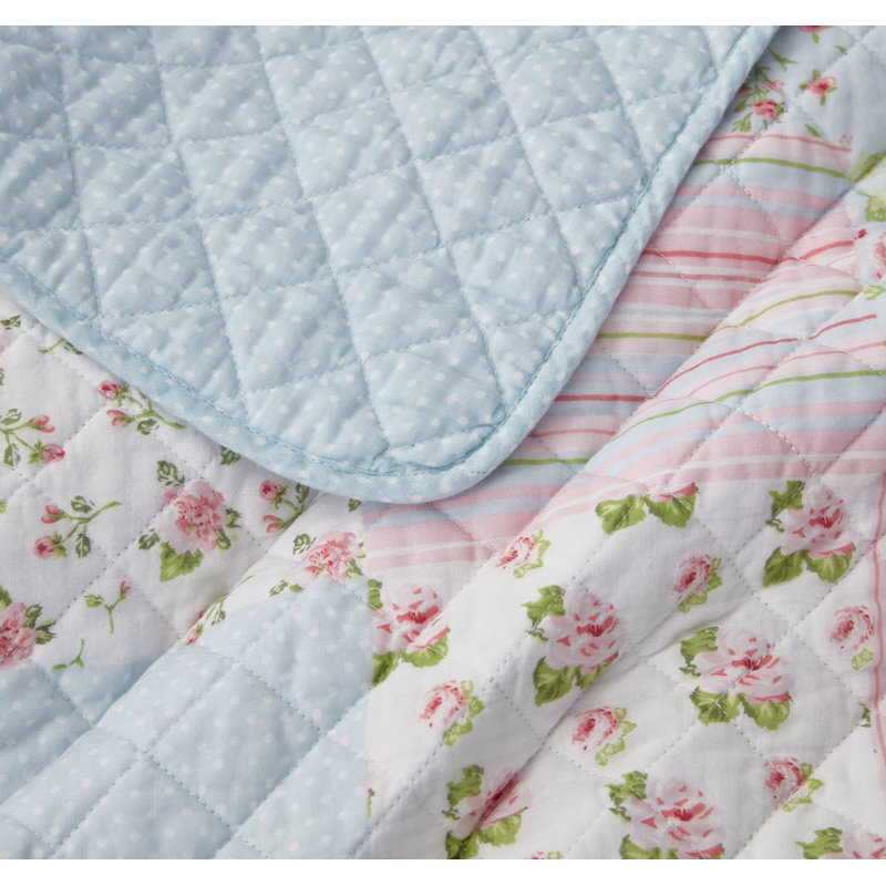 Holly Patchwork Quilt, Twin Quilt + 1 Sham