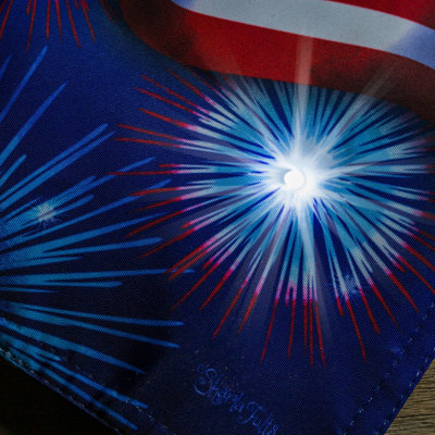 Drapeau de jardin solaire en polyester à 2 côtés DEL Waving & Fireworks 18 x 12,5 po