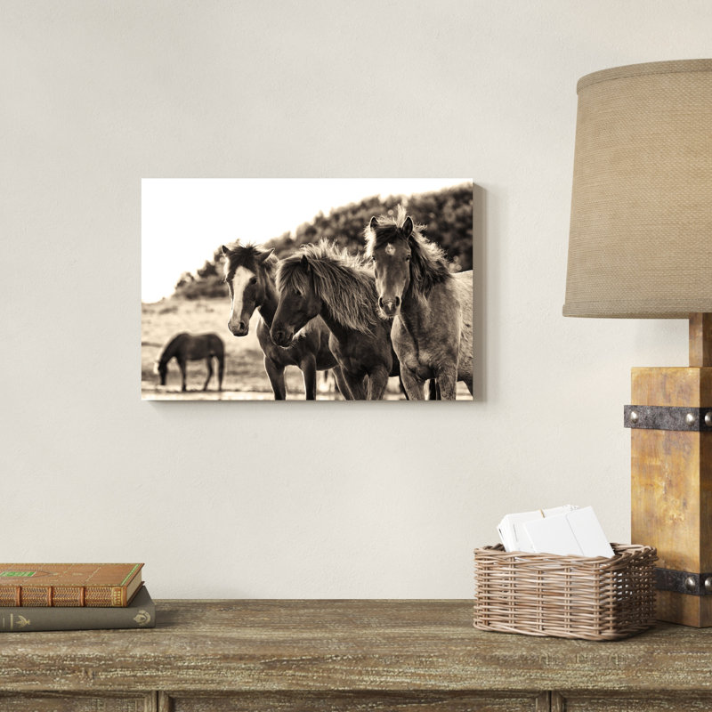 Chevaux trois sépia, H 12 po x l 18 po x P 1,25 po
