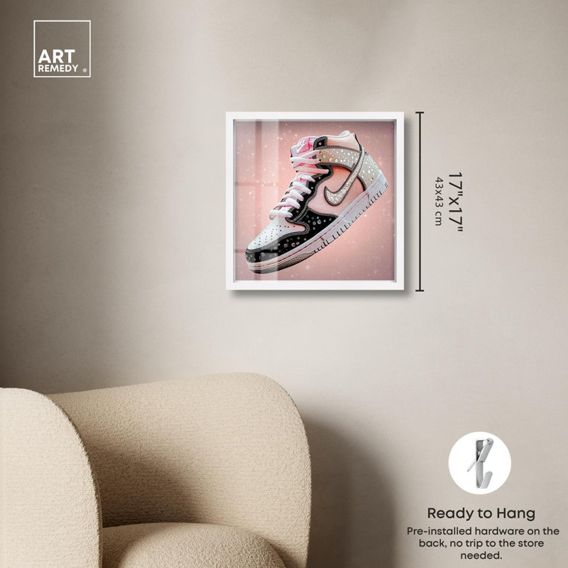 «Glistening clouté Sneaker Shadowbox Print Sneaker» par Art Remedy, H 17 po x l 17 po, Blanc
