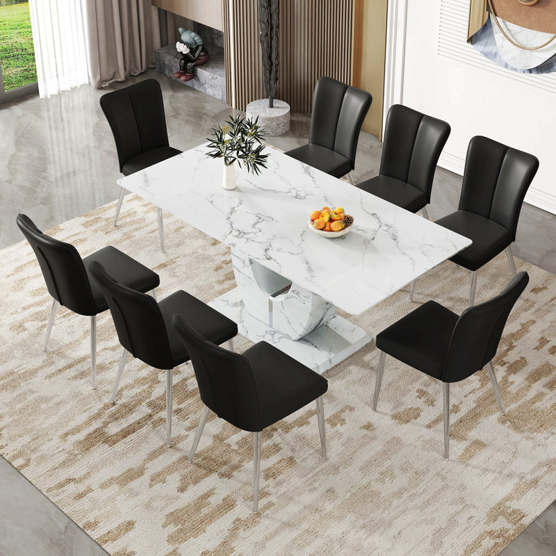 Ensemble de table et de chaises. Ensemble de salle à manger moderne en marbre simple - table de 71 po x 35,4 po avec 8 chaises en polyuréthane noires avec un motif à rayures verticales sur le dossier. Plateau de table en verre trempé, motif marbre blanc