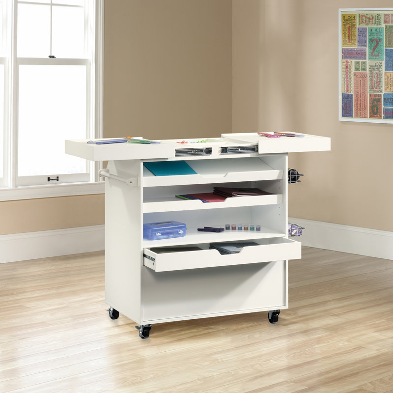 Chariot artisanal traditionnel, finition blanche