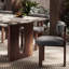 Table de salle à manger élégante en faux marbre-104904561