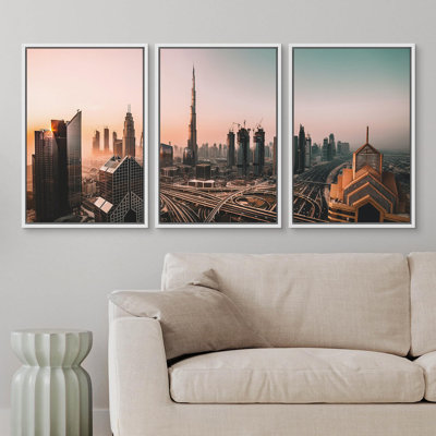Lever de soleil dans les bâtiments modernes de la ville Paysage urbain Photographie Réalisme Rustique Scénique