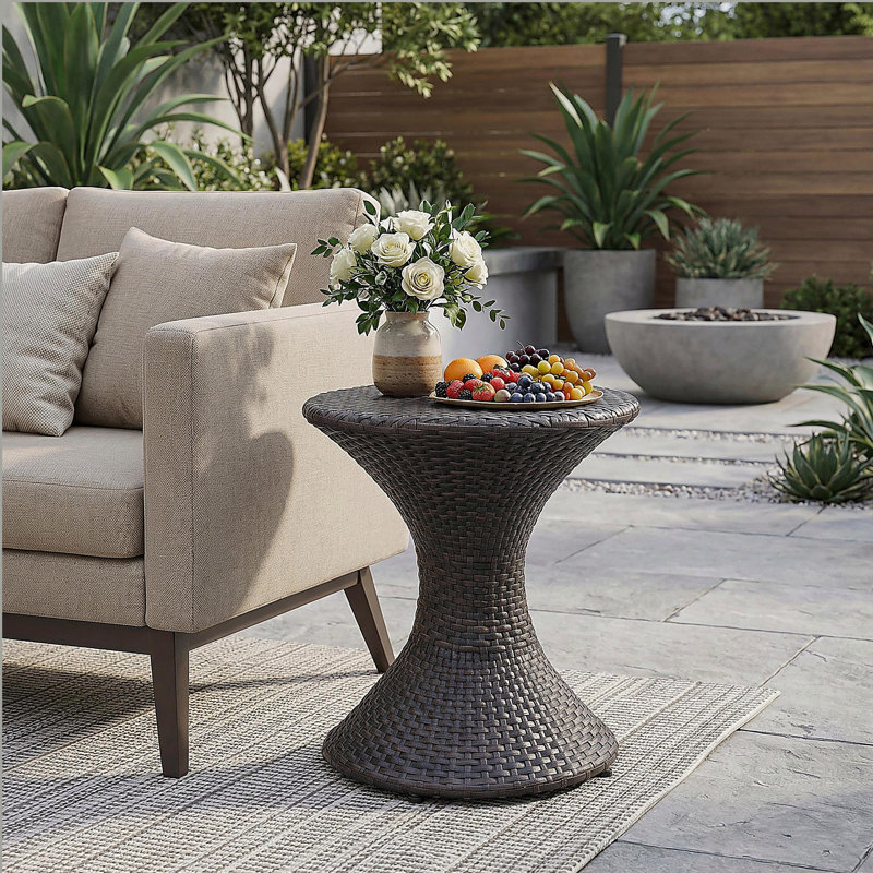 Table d'appoint d'extérieur en osier brun de 16 pouces Hourgla