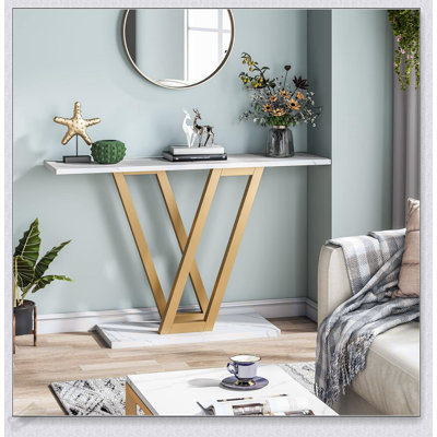 Console moderne 43 po avec plateau en faux marbre, table d'entrée étroite avec structure en métal à pieds en V, table de canapé mince pour le couloir, le salon ou le vestibule