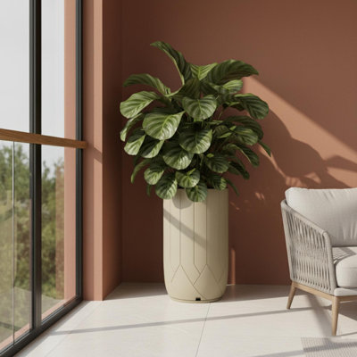 Petit pot à fleurs géométrique intérieur / extérieur léger avec trou de drainage et soucoupe, Valencia