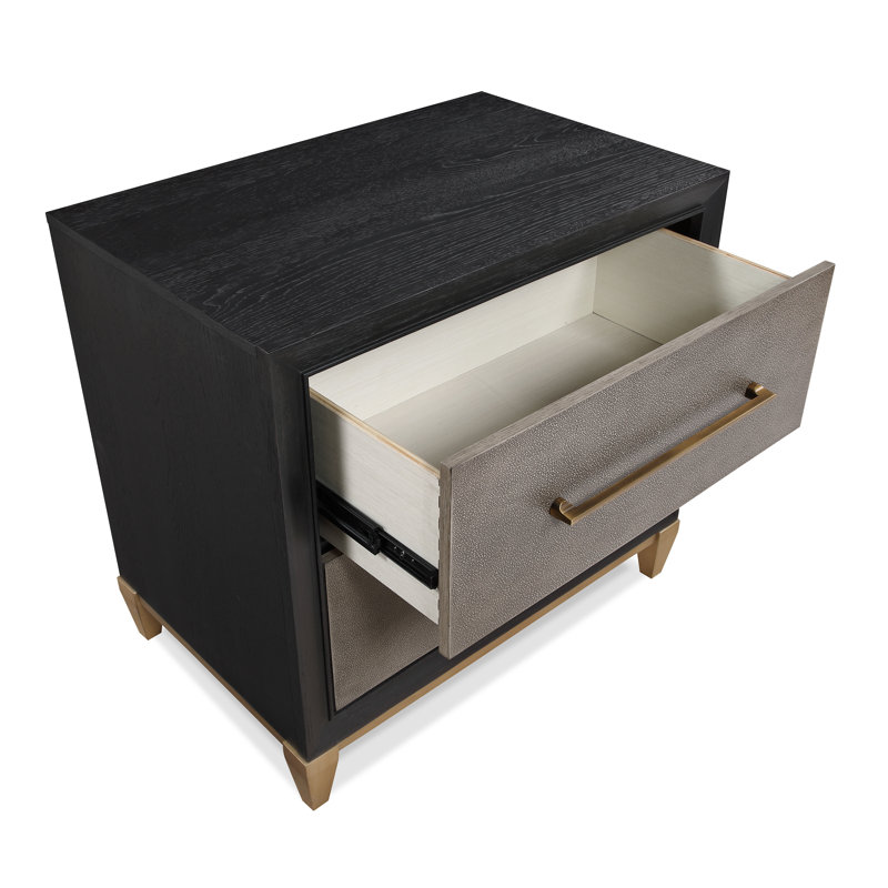 Ensemble de chambre à coucher Hiral Carlen, Très grand, Ensemble de 4 pièces : 2 tables de chevet, 1 comm