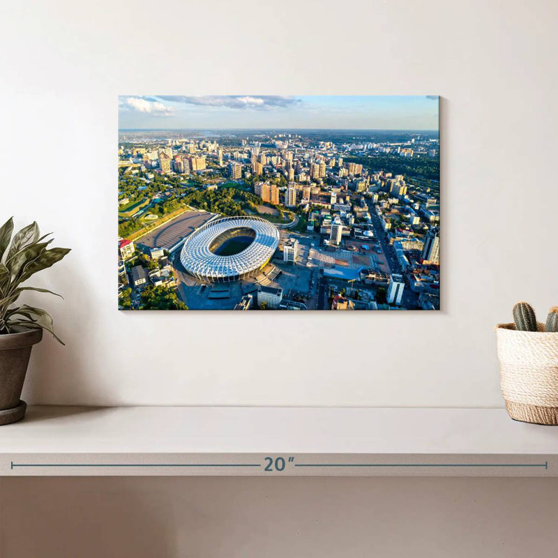 Stade olympique de Kyiv, H 8 po x l 12 po