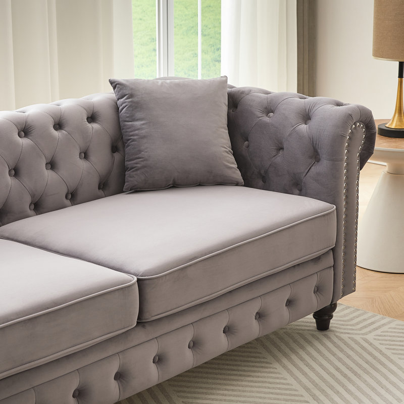 Moderne à 5 sièges gris avec boutons à main, accoudoirs roulés et structure en pin massif de luxe en velours, avec boutons d'une touche rétro intemporelle