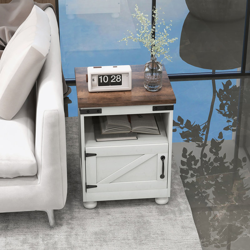 Petite table d'appoint polyvalente avec beaucoup de rangement, alliant charme campagnard et design moderne pour le salon