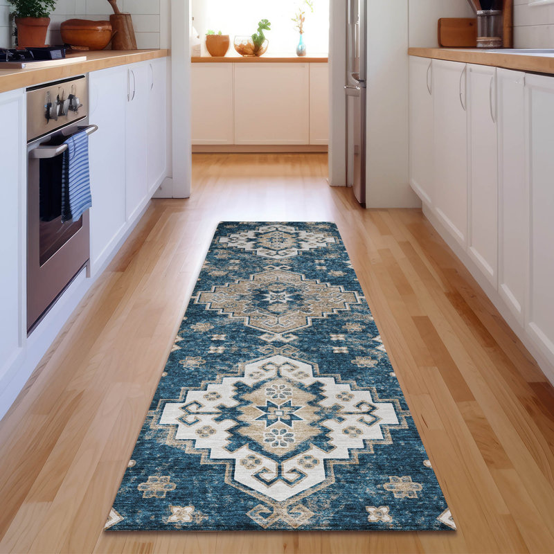 Tapis bleu marine de qualité supérieure lavable à la machine Prisco, Tapis de couloir 2 pi 3 po x 7 pi 6 po
