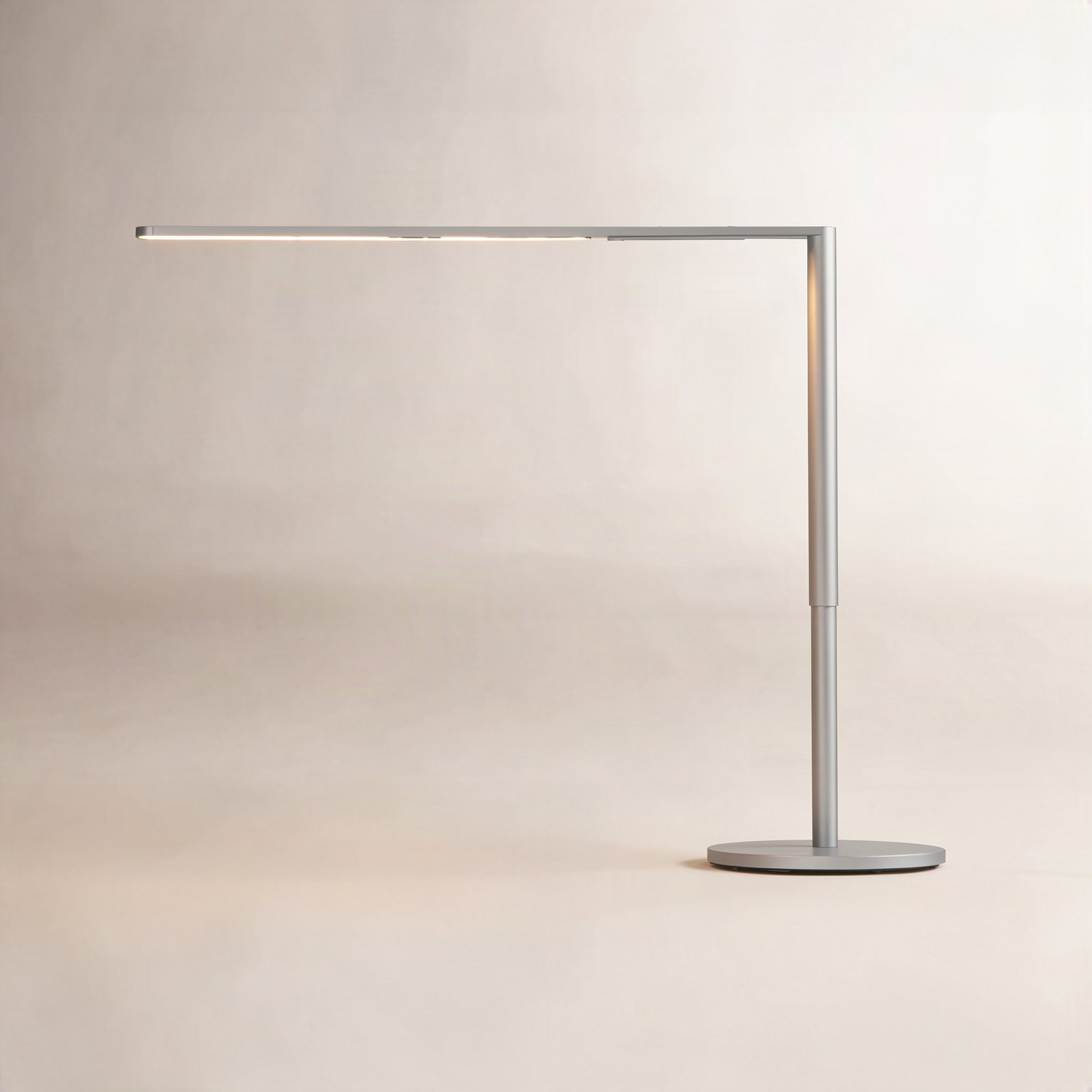 Lady7 Desk Lamp, Silver
