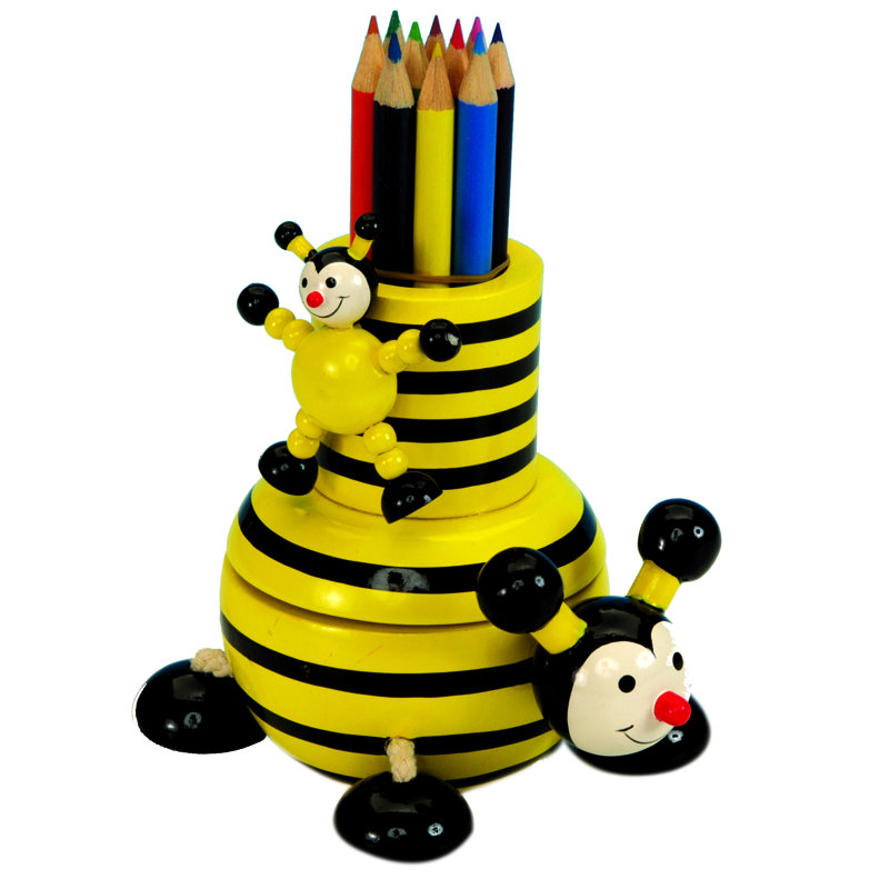 Figurine bourdon avec crayons de couleur en bois