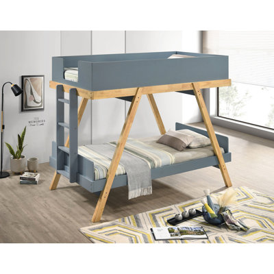 Lit simple superposé au-dessus de bleu avec une touche moderne, une finition de fourgon, des caractéristiques de style tréteaux et des rails supérieurs pour la saveur des soirées pyjama,
