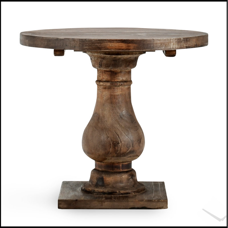 La table de bout ronde Biltmore en brun vieilli, parfaite pour ajouter élégance et fonctionnalité à tout espace de vie