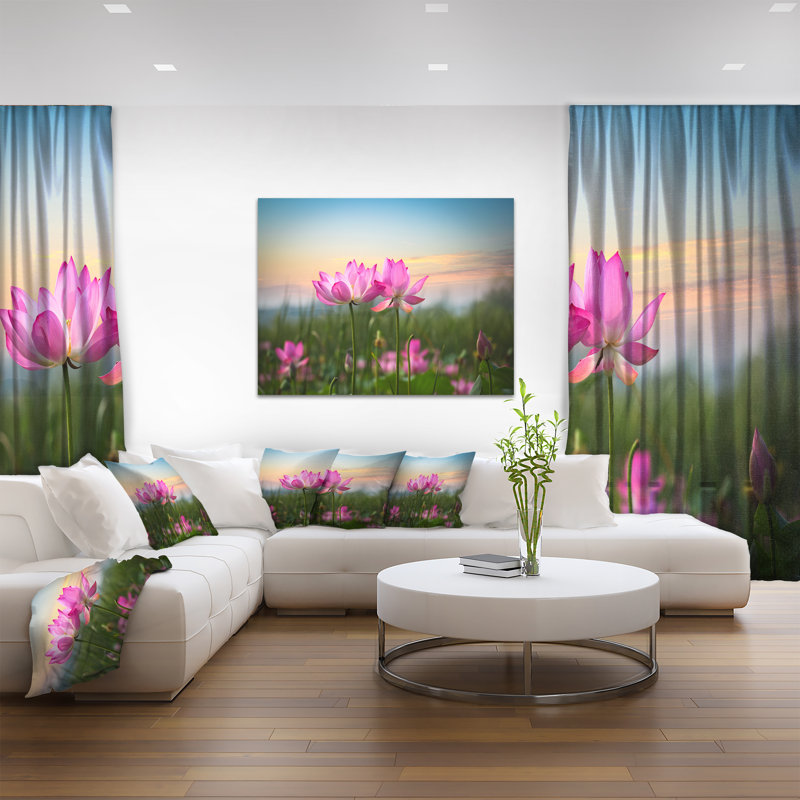 «Blooming Lotus Flowers at Sunset», photographie, L 40 po x H 20 po, Toile tendue
