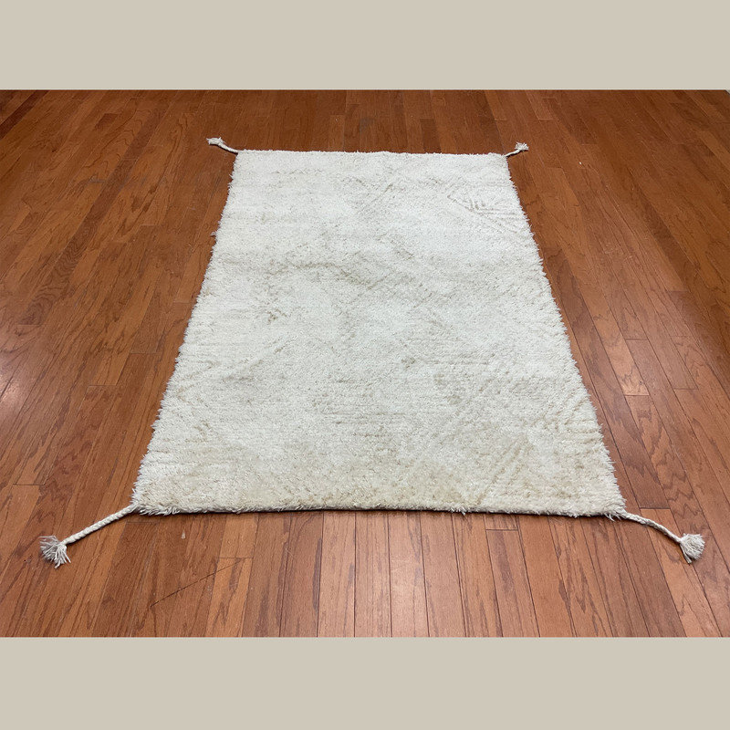 Tapis géométrique gris clair en laine et en soie noué à la main 4 pi x 6 pi Geometric