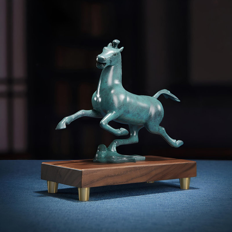 Élégante sculpture de cheval en laiton