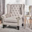 Chaise d'appoint touffetée de style antique avec garniture décorative, durable et élégante pour tout salon