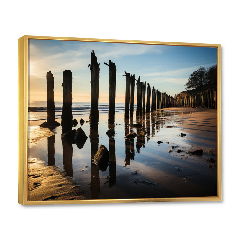Beach Beach Pier Reflections VI - reproduction, H 12 po x l 20 po x P 1 po, Cadre flottant doré