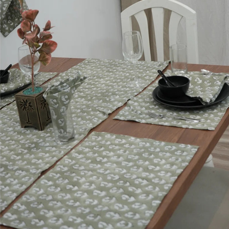 Chemin de table Red Barrel Studio® 16X70 Premium, chemin de campagne chic, Super Star, vert, Rectangle 9 po