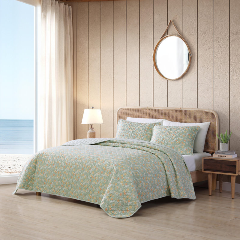 Pineapple Bloom Tropical Cotton Floral Quilt, Green/Yellow, Queen Quilt + 2 Standard Shams