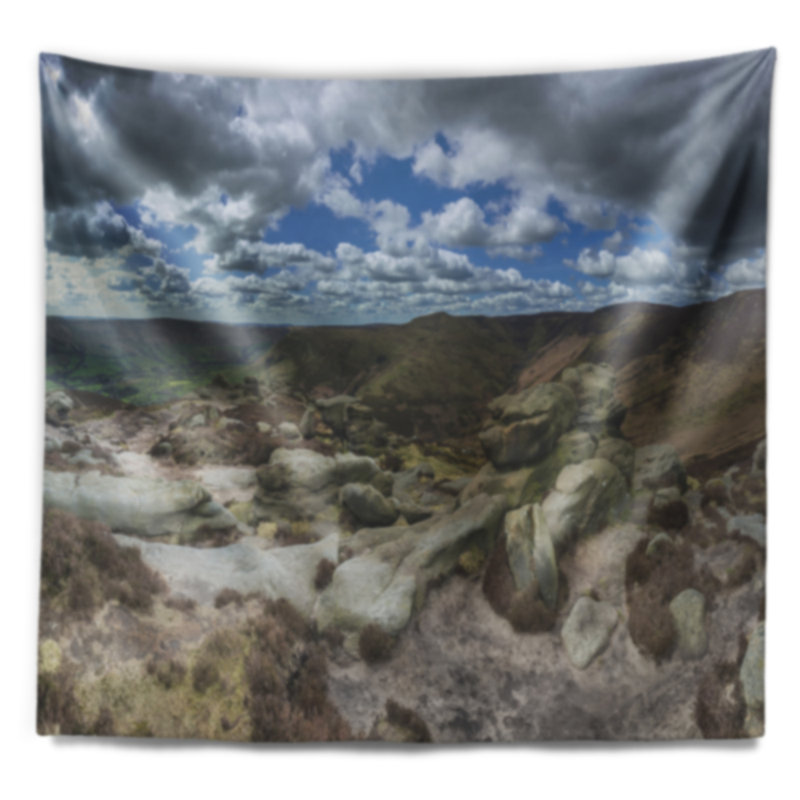 Tapisserie avec nuages et pierres, H 78 po x l 92 po