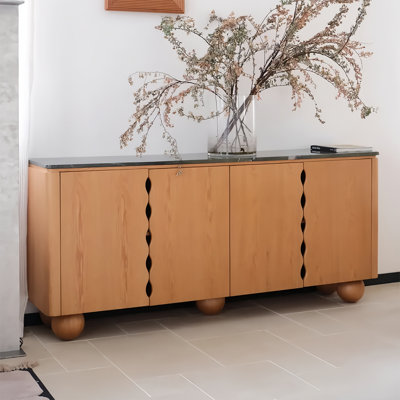 Un buffet en marbre de style moyen