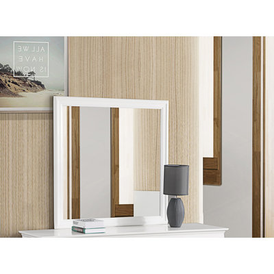Mirror With Low Distortion Glass For Clear Reflections