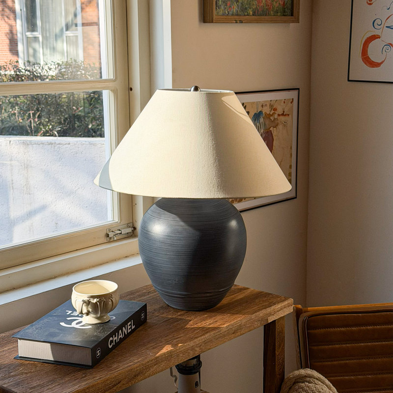 Lampe de table en céramique, H 21,65 po x l 17,99 po x P 17,99 po, Rayé noir