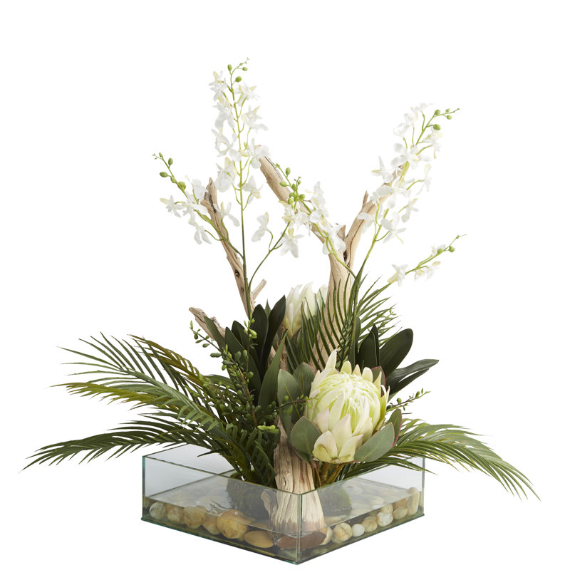 Cymbidium, Protea, Ghostwood et verdure dans un verre d'aquarium carré