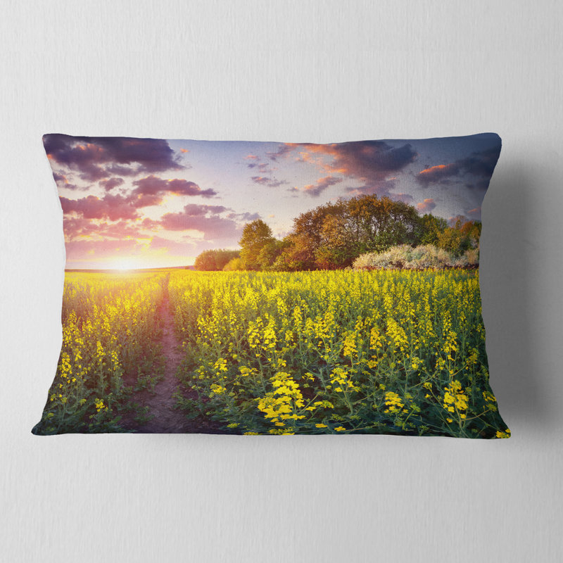 Coussin décoratif «Fantastic Yellow Field at Sunset»