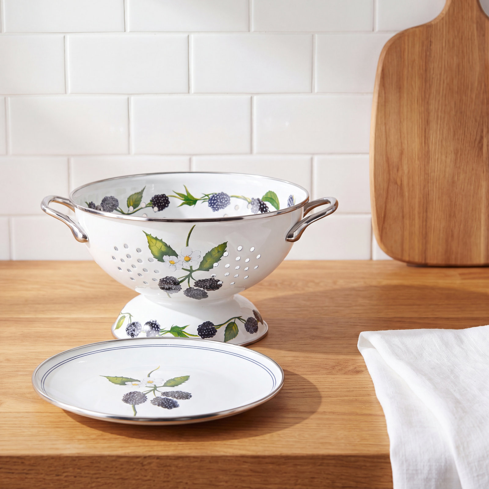 Golden Rabbit Enamelware Blackberry Colander Set