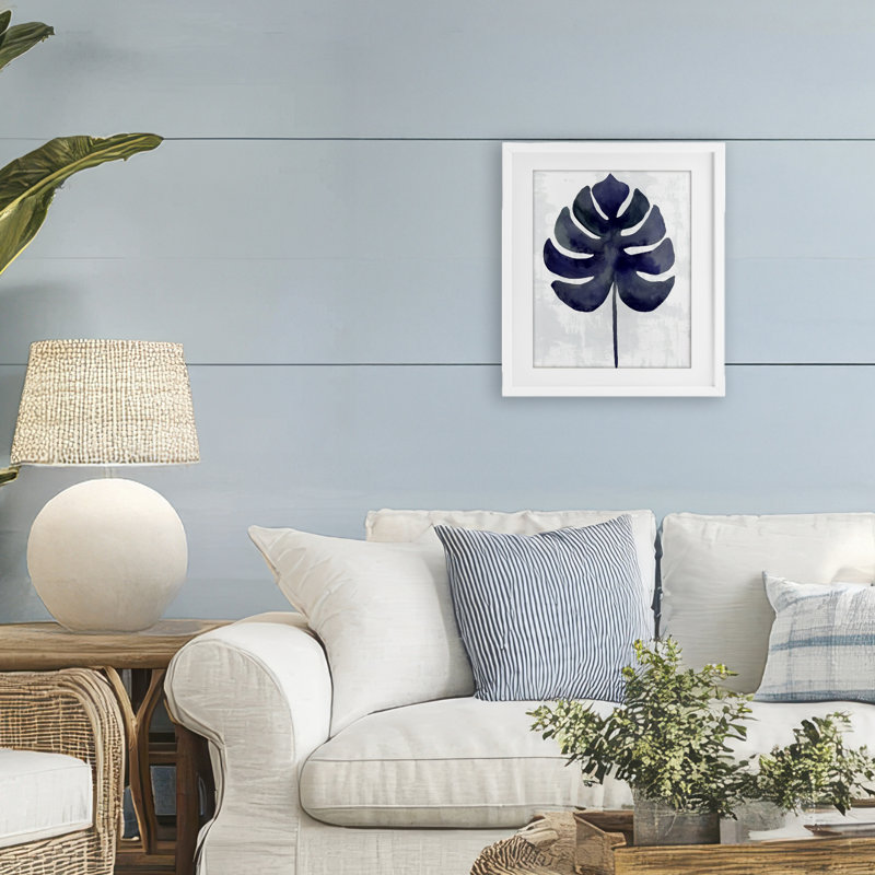 «Blue Monstera Leaf», reproduction encadrée sous verre, conception par Christie Adams, H 16 po x l 13 po, Cadre blanc côtier